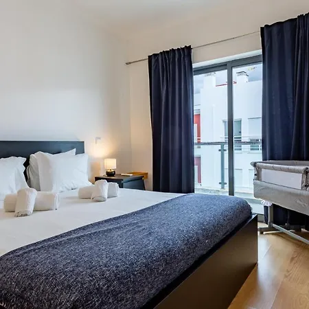Spacious & Modern 3bdr In Algarve By Lovelystay