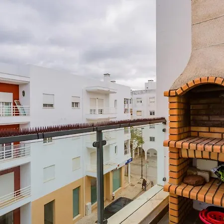 Spacious & Modern 3bdr In Algarve By Lovelystay